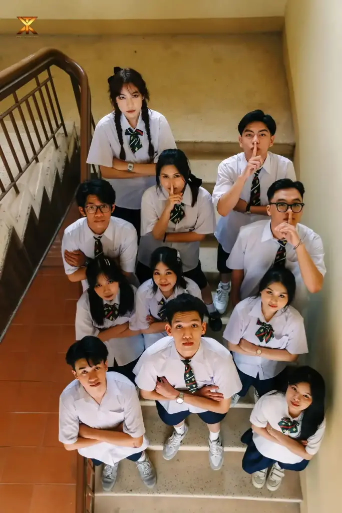 Tema foto buku tahunan minimalis modern