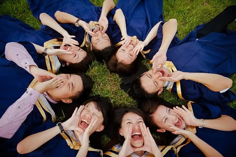 tema buku tahunan future memories